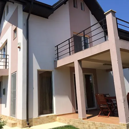 Vila Robert *